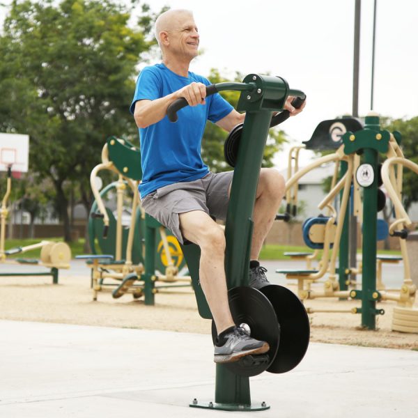 A woman using back extension to exercise