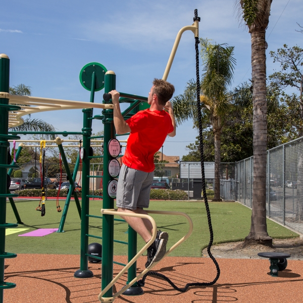 A woman using back extension to exercise