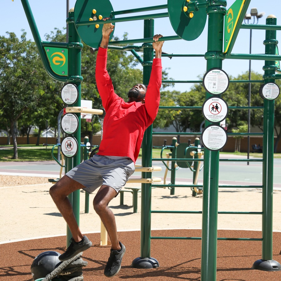 A man using rotating pull up wheel