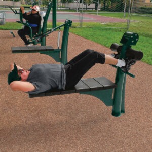 A man using the sit up bench